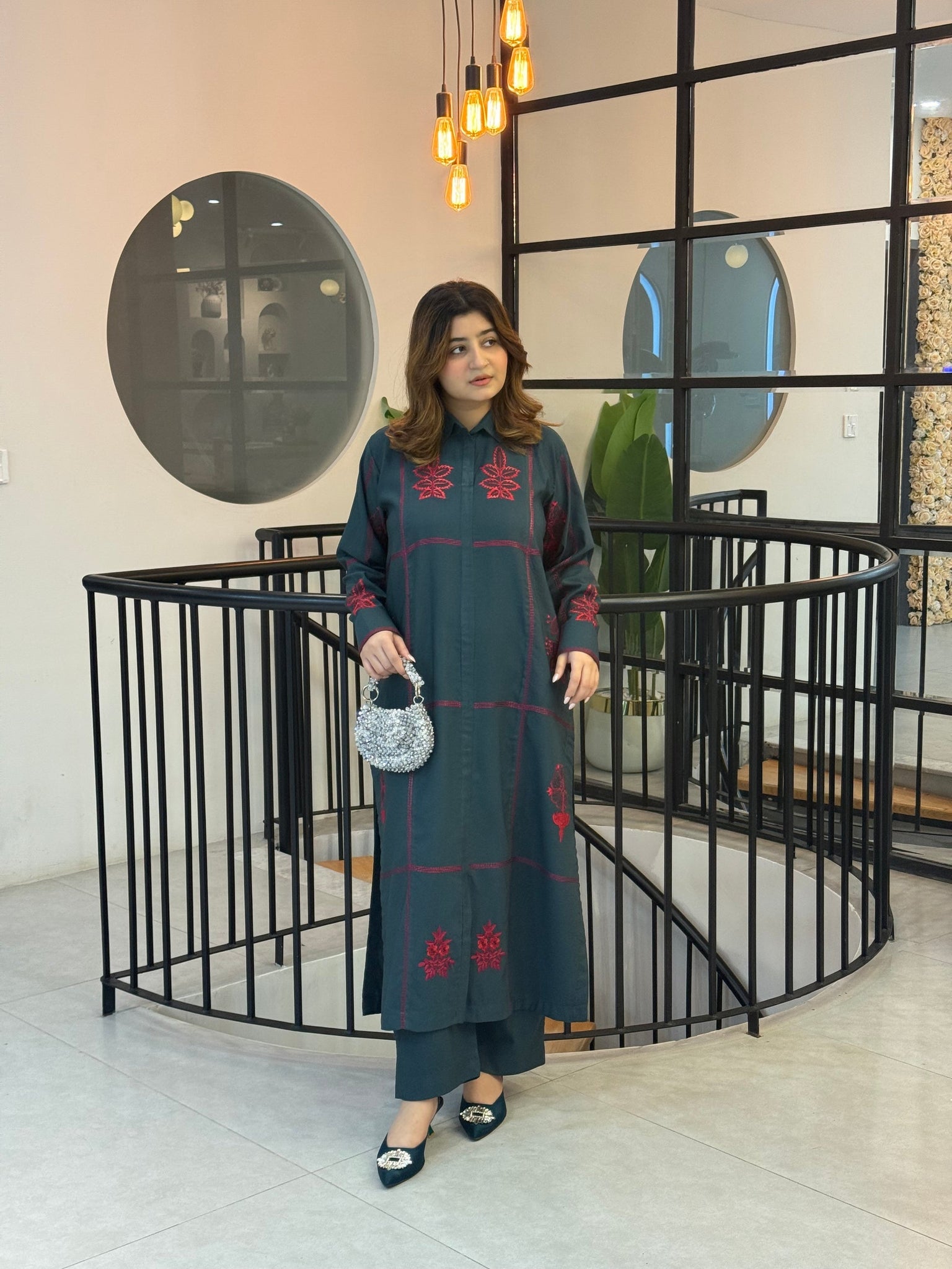 Aira Embroidered 2Pc